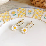 AOMU 2020 Hot Spring Summer Korea New Design Small Daisy Metal Rings For Women Girls Party Jewelry Party Gifts